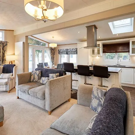 Sutton With Hot Tub 约克