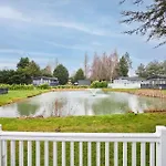 Sutton With Hot Tub *