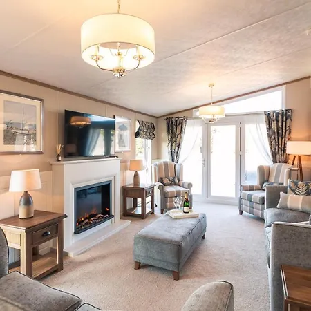 Sutton With Hot Tub Lodge York