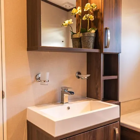 Sutton With Hot Tub Hytte York