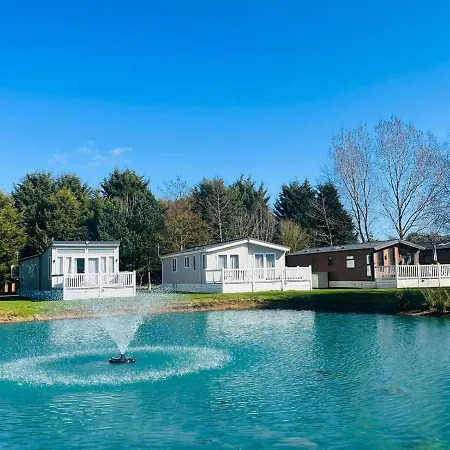 Sutton With Hot Tub Lodge York