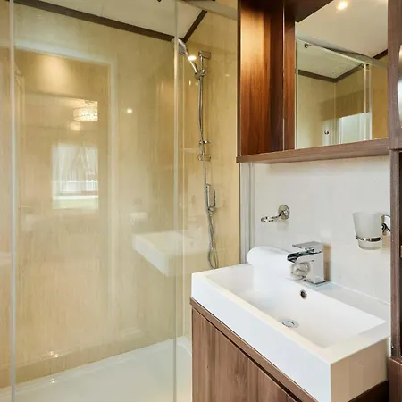 Sutton With Hot Tub * Йорк