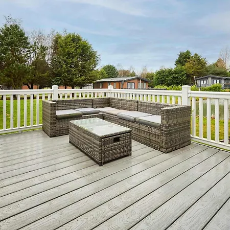 Sutton With Hot Tub