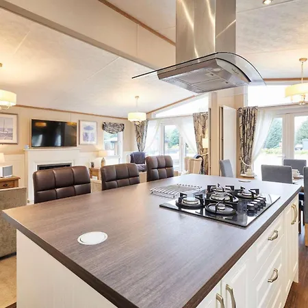 Деревянный коттедж Sutton With Hot Tub Йорк