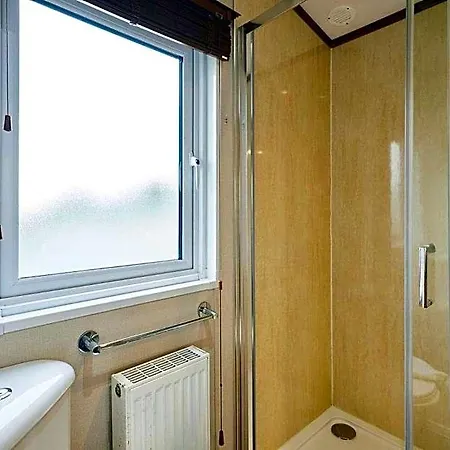 Sutton With Hot Tub بيت خشبي يورك