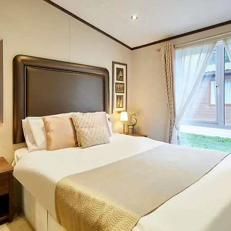 Sutton With Hot Tub * يورك