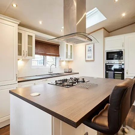 Sutton With Hot Tub بيت خشبي يورك