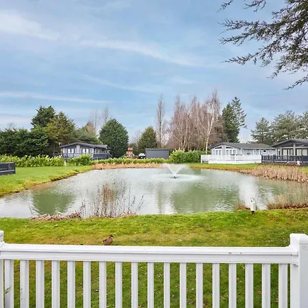 Sutton With Hot Tub *