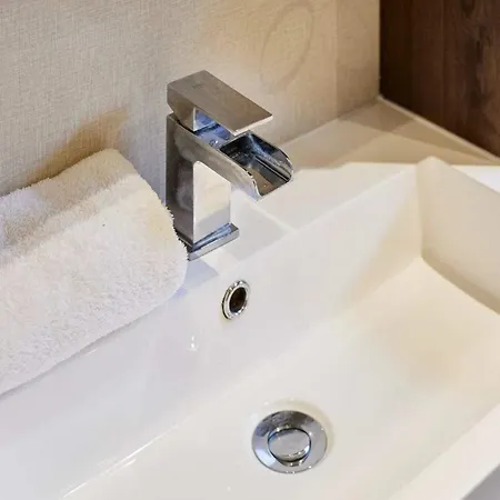 Sutton With Hot Tub *