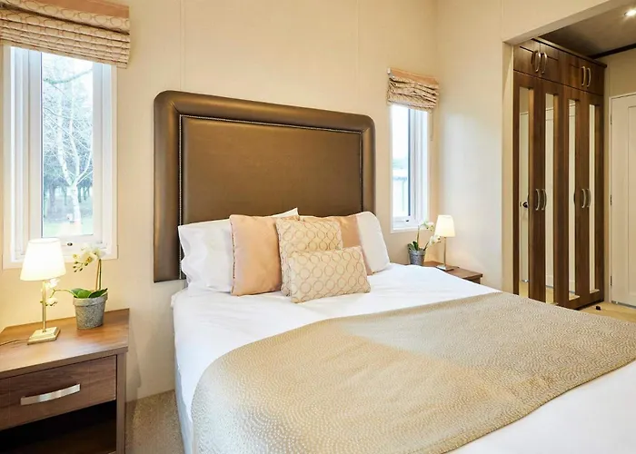 Sutton With Hot Tub *